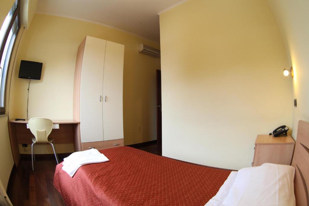 צ'ריניולה Hotel Veronese חדר תמונה